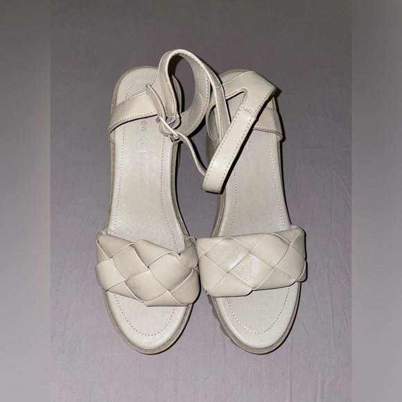 NWOT Madden Girl Sense Sand Color Platform Pleather Sandals Size 10 ⭐️ - Picture 2 of 6